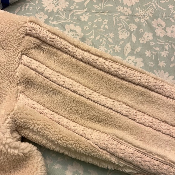 GUESS Women's Cream Sherpa Jacket SIZE L BRAND NEW - Picture 5 of 5